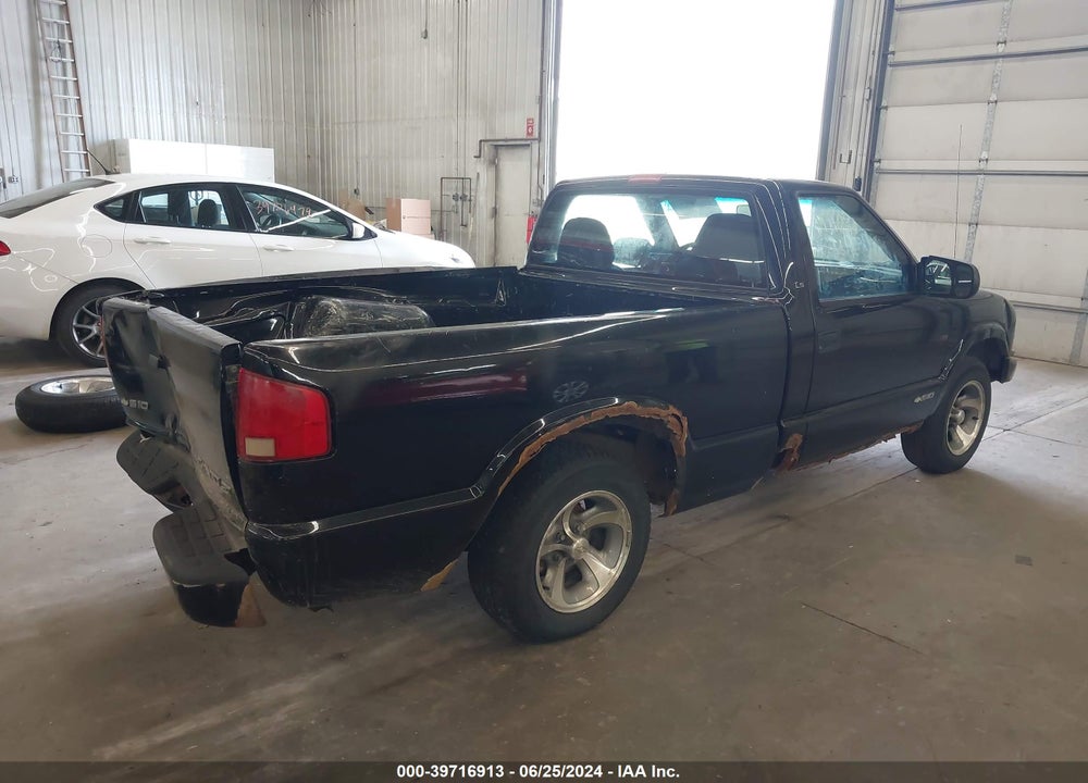 2003 CHEVROLET S-10 LS VIN: 1GCCS14H438250912
