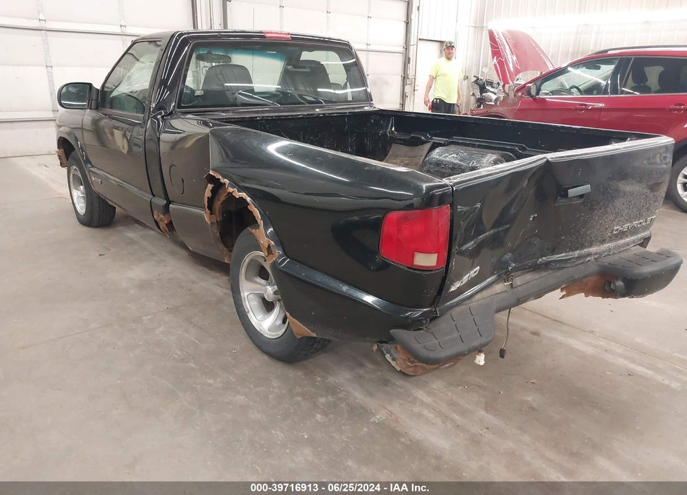2003 CHEVROLET S-10 LS VIN: 1GCCS14H438250912