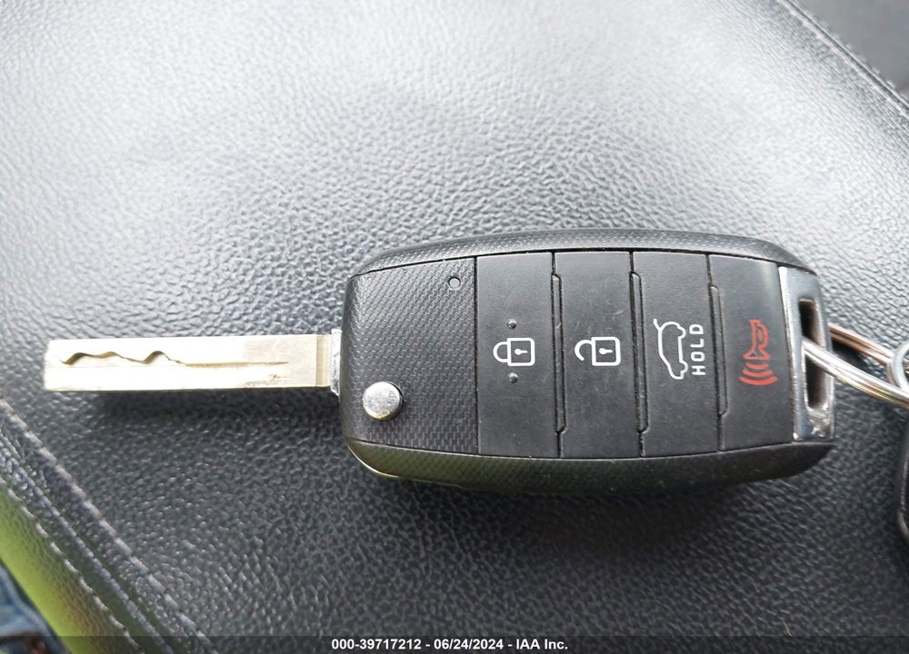 2018 KIA SORENTO 2.4L LX VIN: 5XYPGDA34JG368090