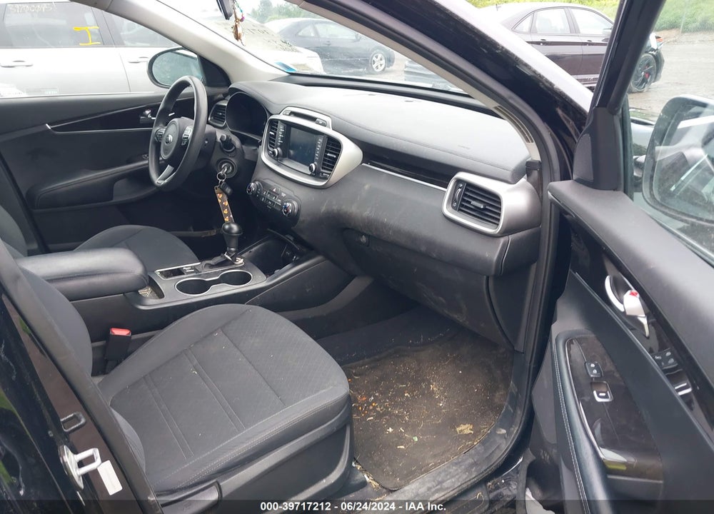 2018 KIA SORENTO 2.4L LX VIN: 5XYPGDA34JG368090