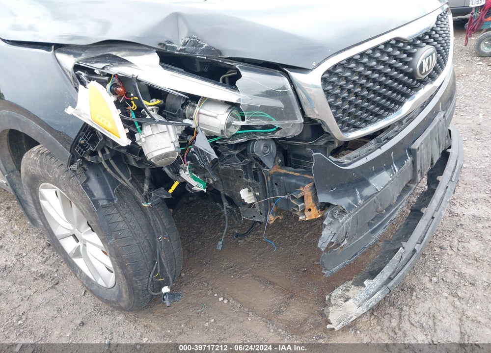 2018 KIA SORENTO 2.4L LX VIN: 5XYPGDA34JG368090