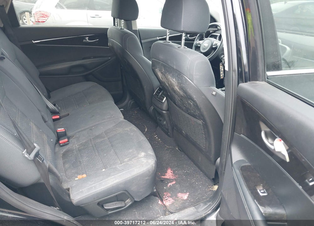 2018 KIA SORENTO 2.4L LX VIN: 5XYPGDA34JG368090
