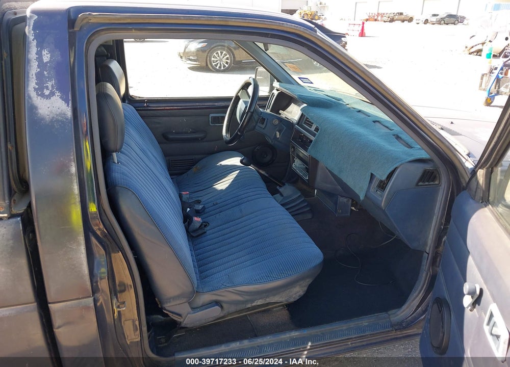 1992 NISSAN TRUCK SHORT WHEELBASE VIN: 1N6SD11S9NC367212