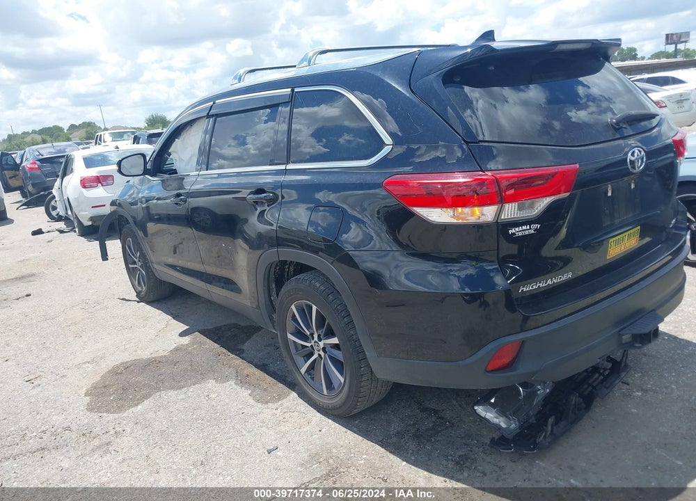 2019 TOYOTA HIGHLANDER XLE VIN: 5TDKZRFH4KS326996