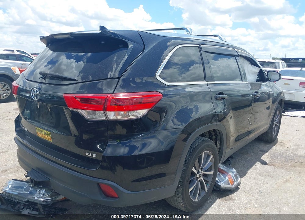 2019 TOYOTA HIGHLANDER XLE VIN: 5TDKZRFH4KS326996