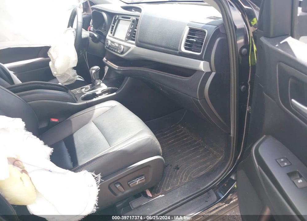 2019 TOYOTA HIGHLANDER XLE VIN: 5TDKZRFH4KS326996