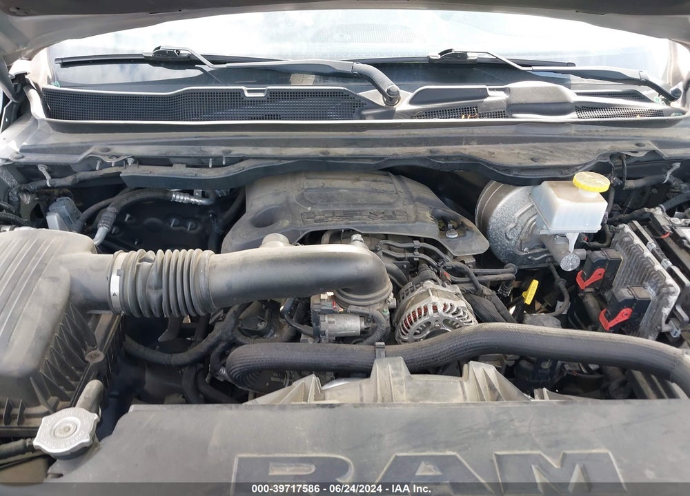 2019 RAM 1500 LAIE  4X4 5'7 BOX VIN: 1C6SRFJT4KN678287