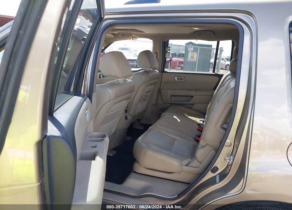 2011 HONDA PILOT EX-L VIN: 5FNYF4H52BB053330