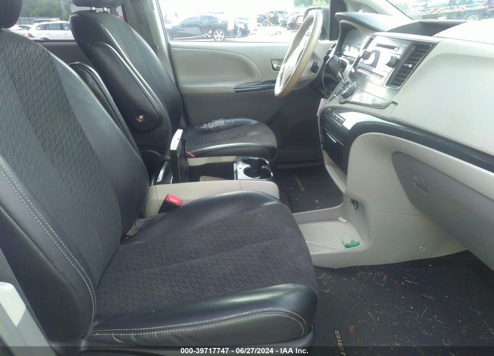 2012 TOYOTA SIENNA SE 8 PASSENGER VIN: 5TDXK3DC4CS238420