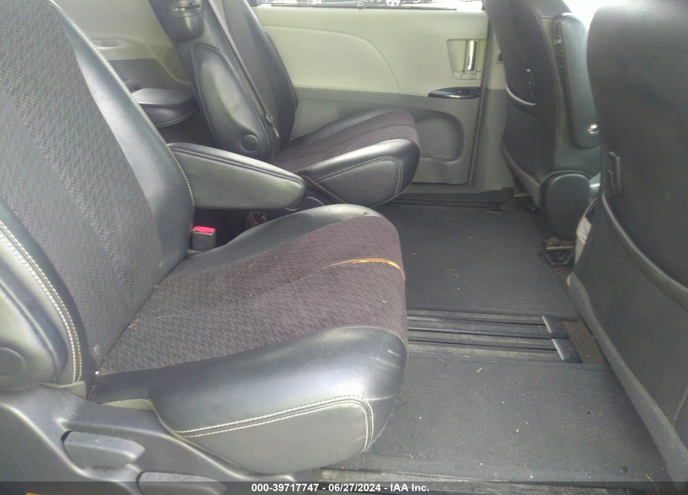 2012 TOYOTA SIENNA SE 8 PASSENGER VIN: 5TDXK3DC4CS238420