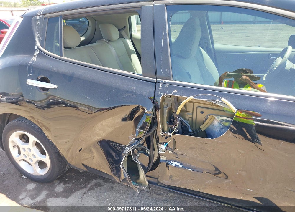 2015 NISSAN LEAF SV VIN: 1N4AZ0CP3FC304195
