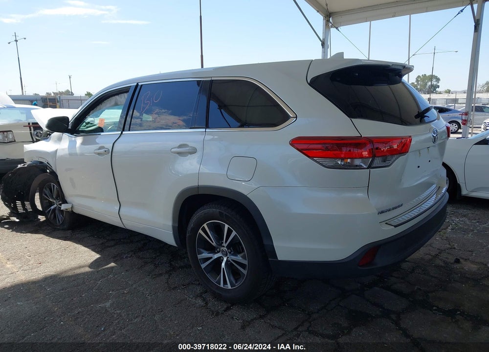 2018 TOYOTA HIGHLANDER LE PLUS VIN: 5TDZZRFH6JS278446