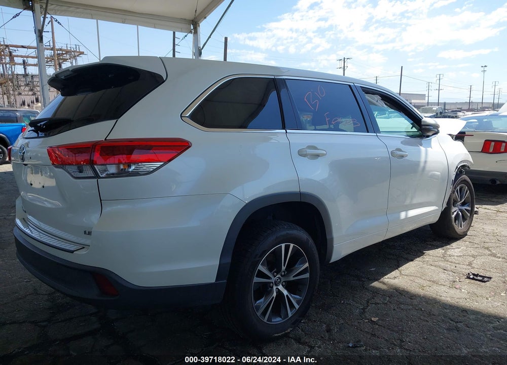 2018 TOYOTA HIGHLANDER LE PLUS VIN: 5TDZZRFH6JS278446