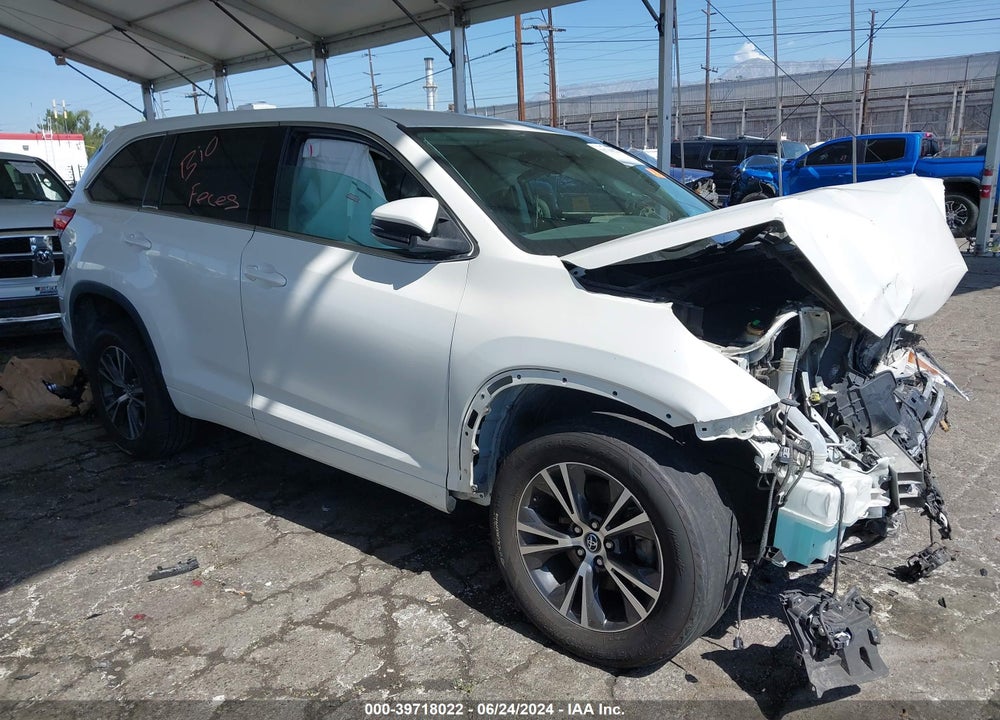 2018 TOYOTA HIGHLANDER LE PLUS VIN: 5TDZZRFH6JS278446