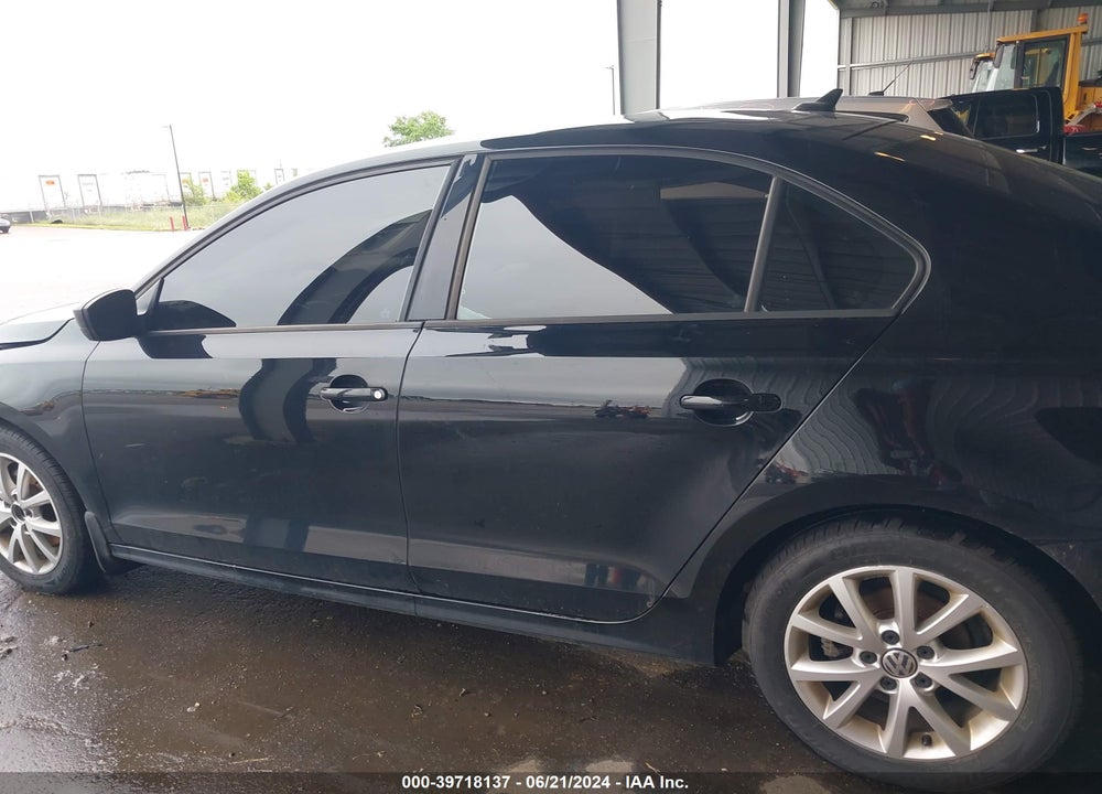 2015 VOLKSWAGEN JETTA 1.8T SE VIN: 3VWD17AJ0FM225407