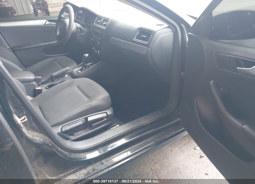 2015 VOLKSWAGEN JETTA 1.8T SE VIN: 3VWD17AJ0FM225407