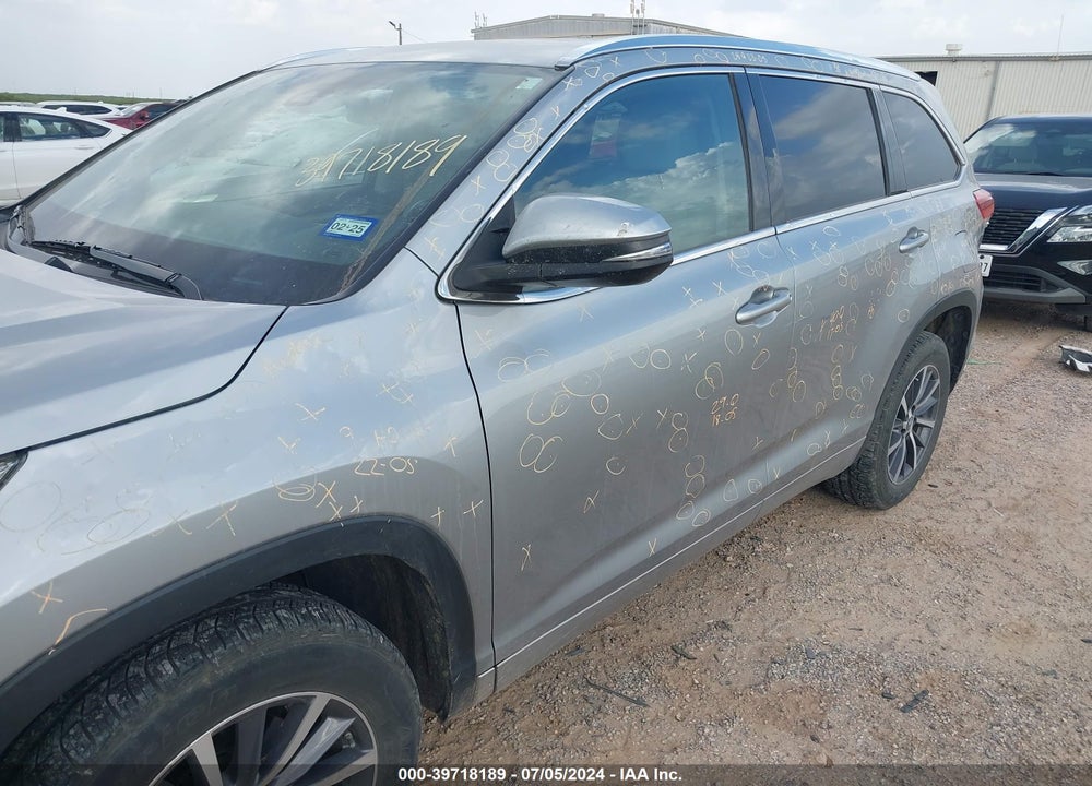 2017 TOYOTA HIGHLANDER XLE VIN: 5TDKZRFH8HS509455