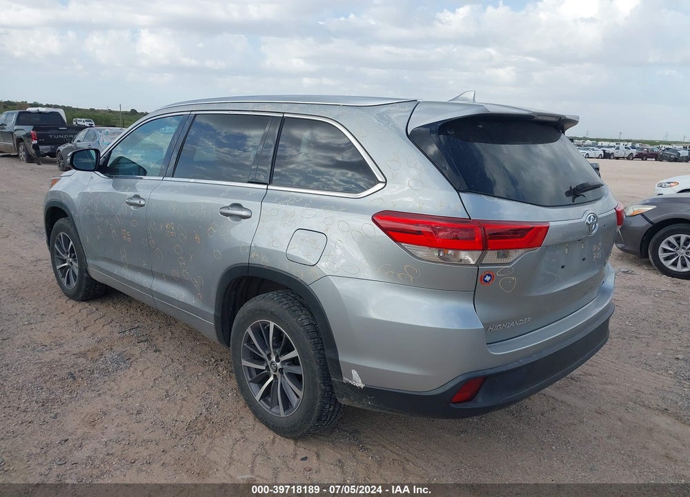 2017 TOYOTA HIGHLANDER XLE VIN: 5TDKZRFH8HS509455