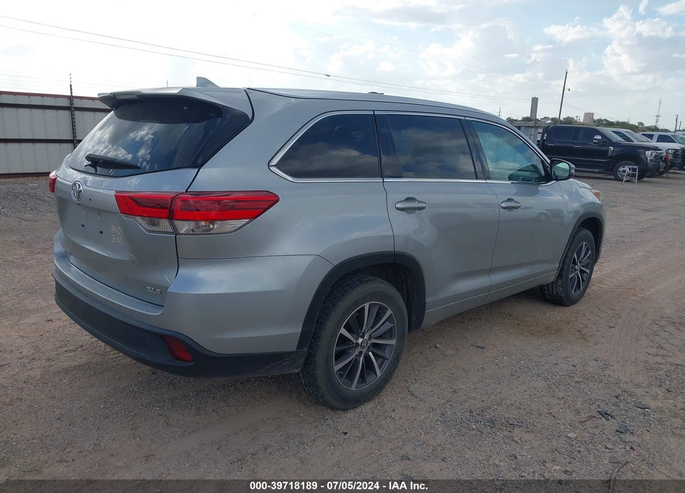 2017 TOYOTA HIGHLANDER XLE VIN: 5TDKZRFH8HS509455