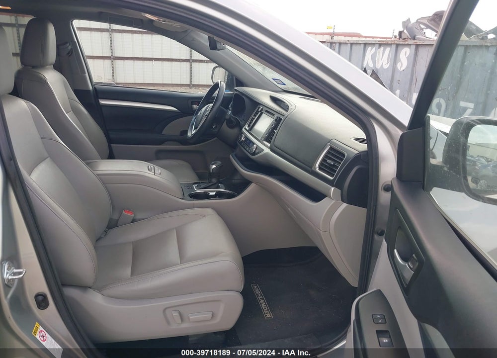 2017 TOYOTA HIGHLANDER XLE VIN: 5TDKZRFH8HS509455