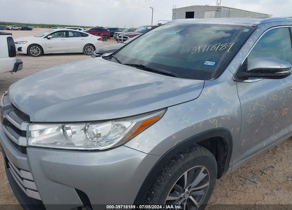 2017 TOYOTA HIGHLANDER XLE VIN: 5TDKZRFH8HS509455