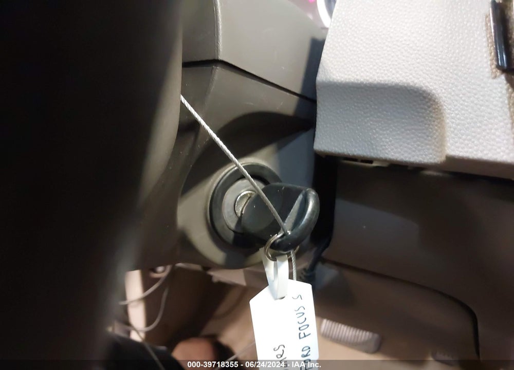 2009 FORD FOCUS SE VIN: 1FAHP32N49W249877