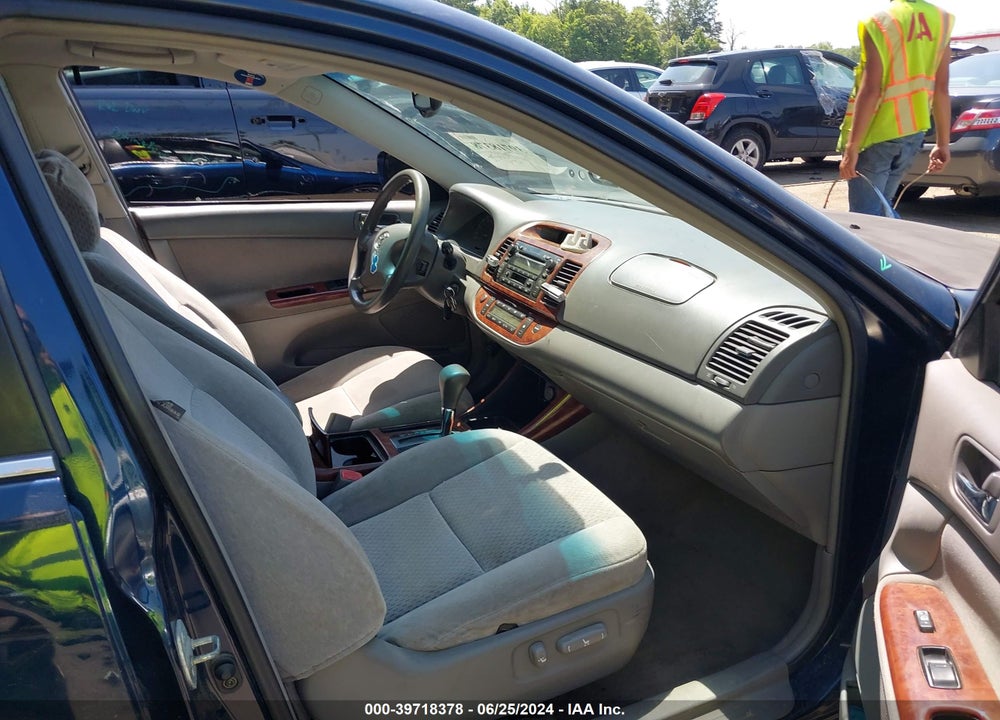 2004 TOYOTA CAMRY XLE VIN: 4T1BE30K14U284584