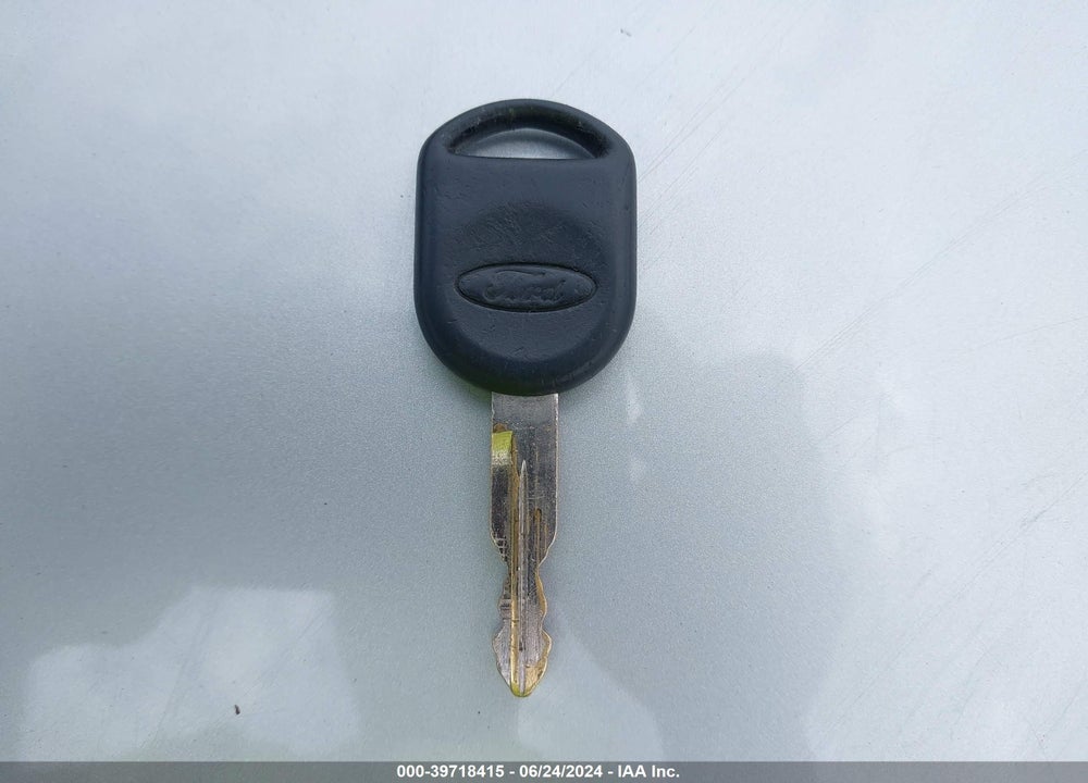 2010 FORD FOCUS SE VIN: 1FAHP3FN1AW231108