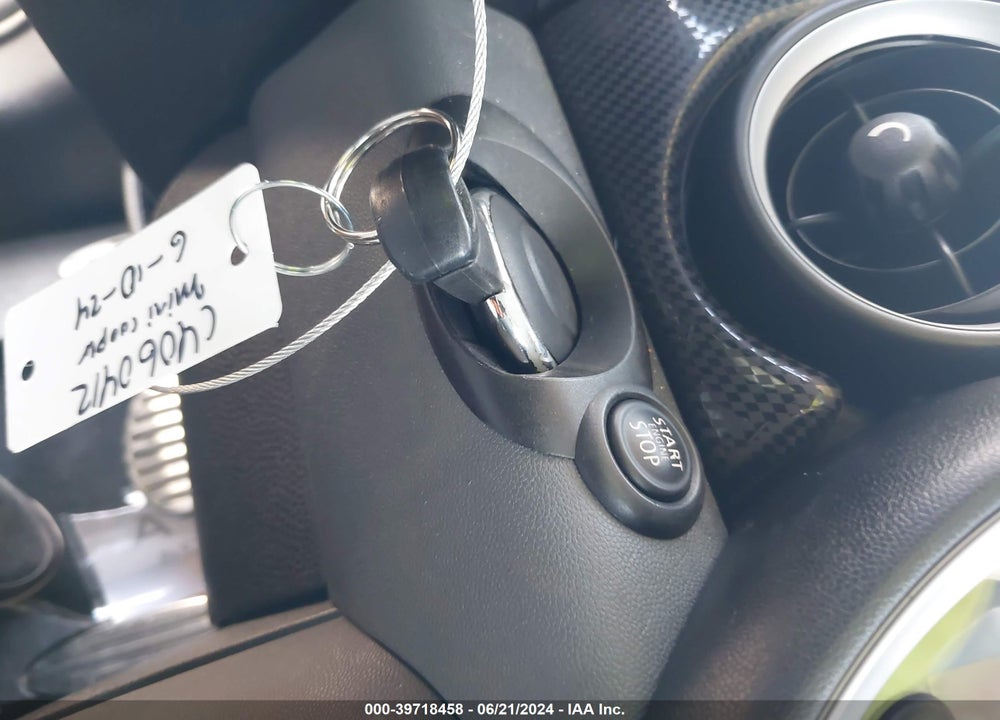 2012 MINI COOPER S VIN: WMWSV3C57CT385334