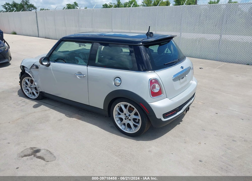 2012 MINI COOPER S VIN: WMWSV3C57CT385334