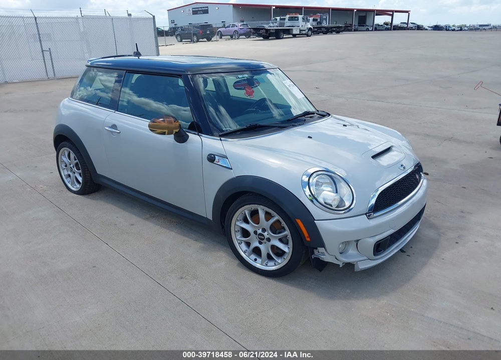 2012 MINI COOPER S VIN: WMWSV3C57CT385334