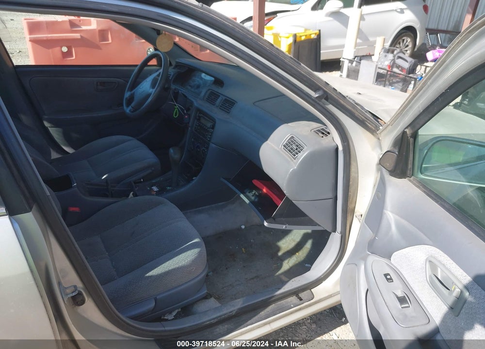 2001 TOYOTA CAMRY LE VIN: 4T1BG22K01U041703