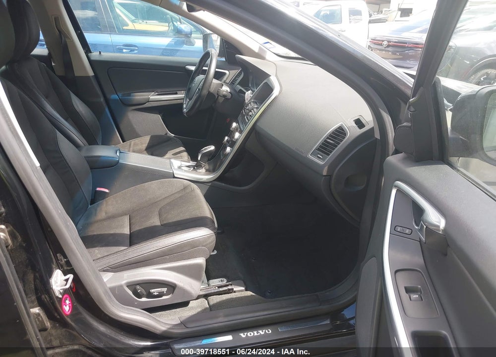 2016 VOLVO XC60 T5 DRIVE-E VIN: YV440MDJ2G2842118