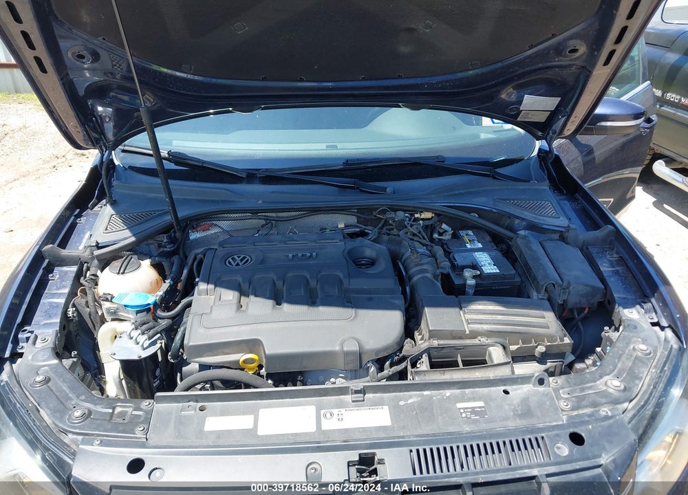 2015 VOLKSWAGEN PASSAT 2.0L TDI SE VIN: 1VWBV7A39FC038536