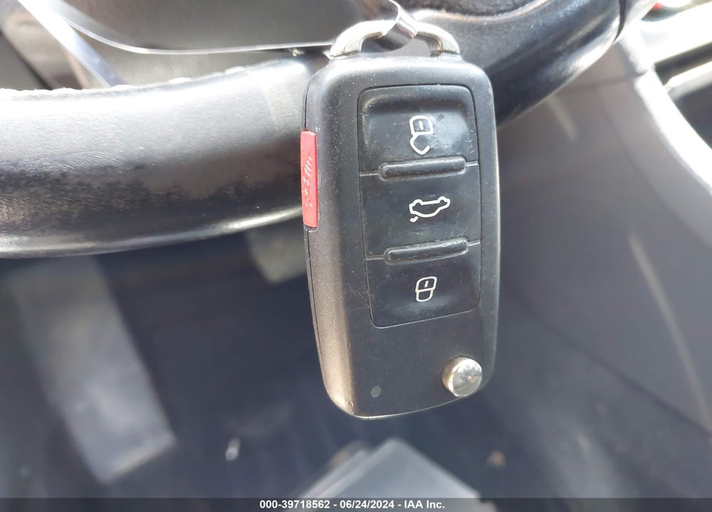 2015 VOLKSWAGEN PASSAT 2.0L TDI SE VIN: 1VWBV7A39FC038536