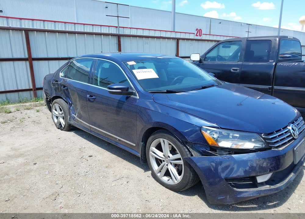 2015 VOLKSWAGEN PASSAT 2.0L TDI SE VIN: 1VWBV7A39FC038536