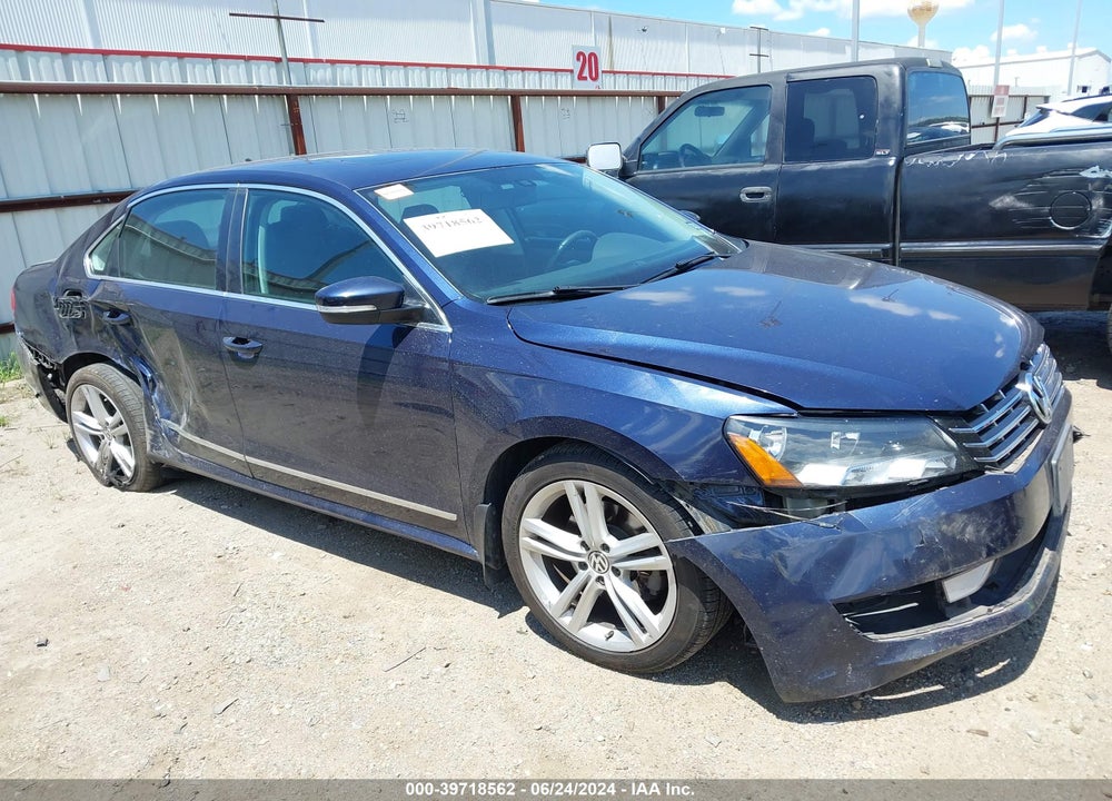 2015 VOLKSWAGEN PASSAT 2.0L TDI SE VIN: 1VWBV7A39FC038536