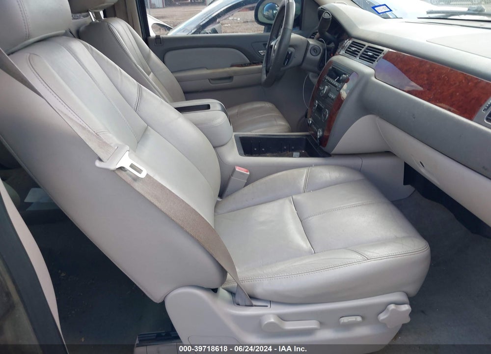 2009 CHEVROLET SUBURBAN 1500 LT2 VIN: 1GNFC26089R260697