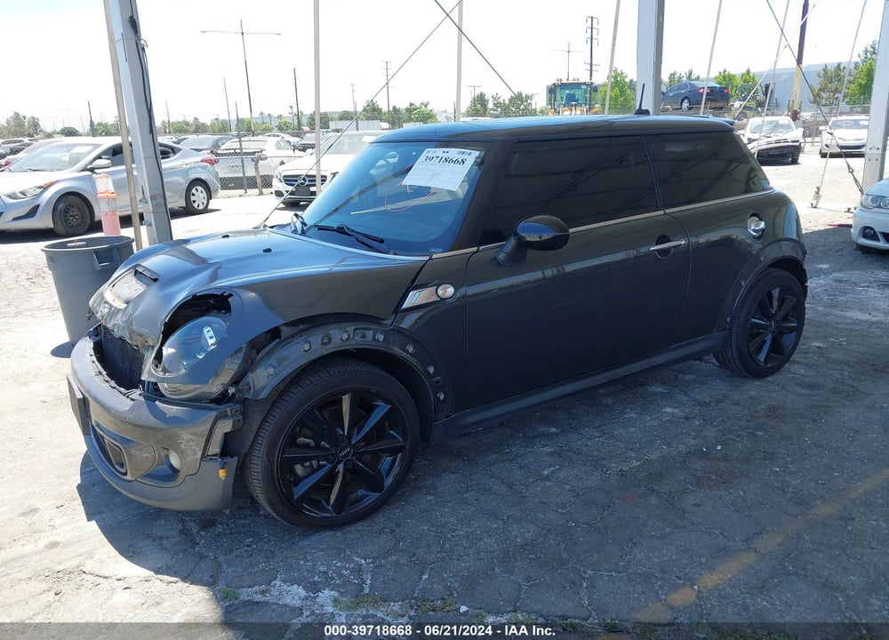 2012 MINI COOPER S VIN: WMWSV3C58CTY19129