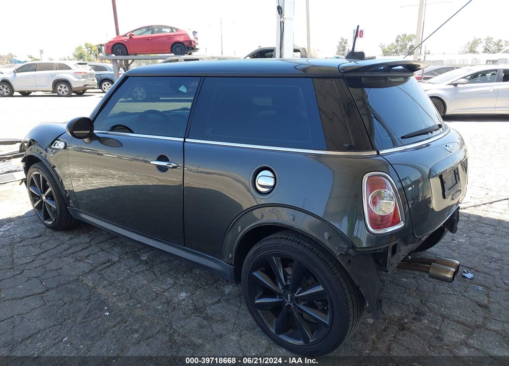2012 MINI COOPER S VIN: WMWSV3C58CTY19129