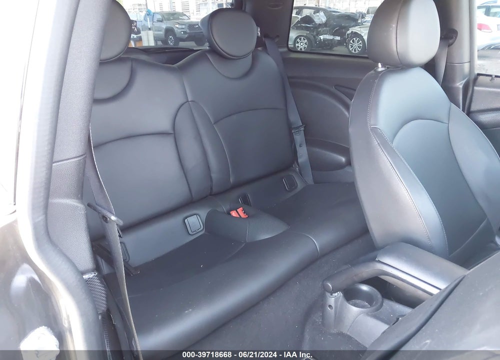 2012 MINI COOPER S VIN: WMWSV3C58CTY19129