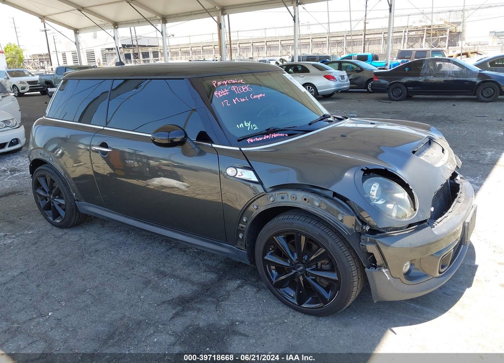 2012 MINI COOPER S VIN: WMWSV3C58CTY19129
