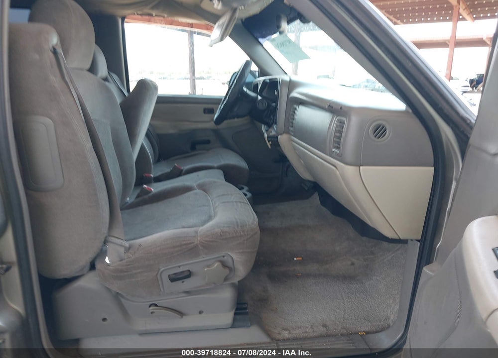 2002 CHEVROLET TAHOE LS VIN: 1GNEK13Z52R134623