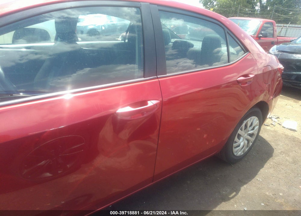 2018 TOYOTA COROLLA LE VIN: 5YFBURHE9JP842571