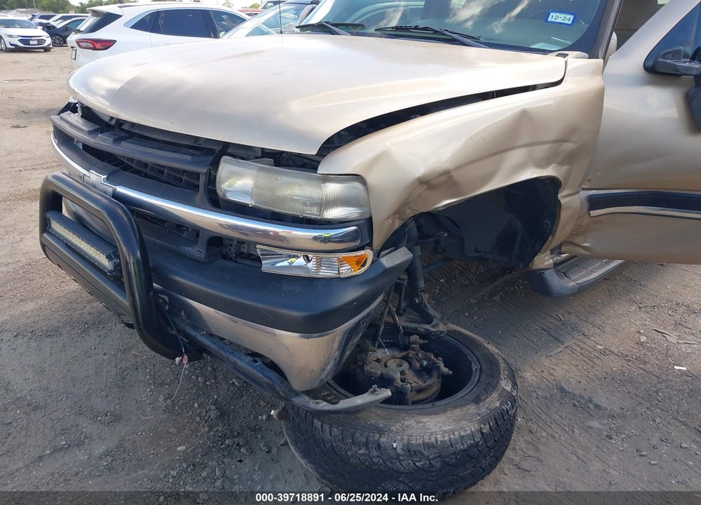 2005 CHEVROLET TAHOE LS VIN: 1GNEC13V75R243860