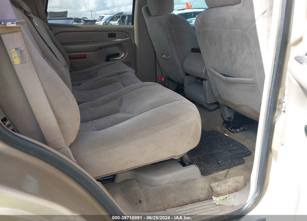 2005 CHEVROLET TAHOE LS VIN: 1GNEC13V75R243860