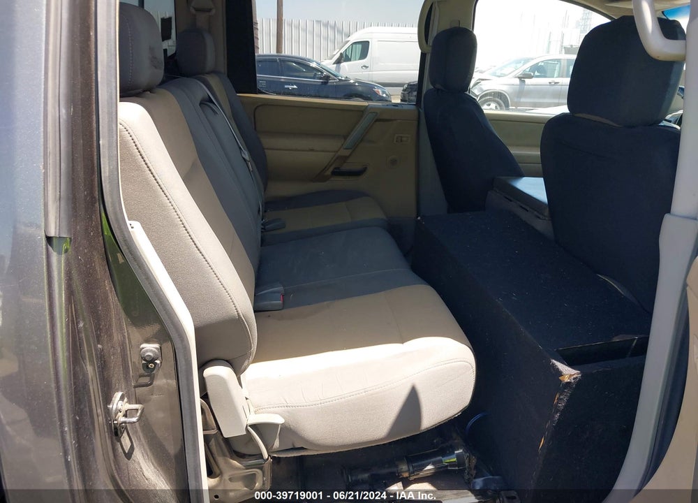 2004 NISSAN TITAN XE VIN: 1N6AA07A84N570236