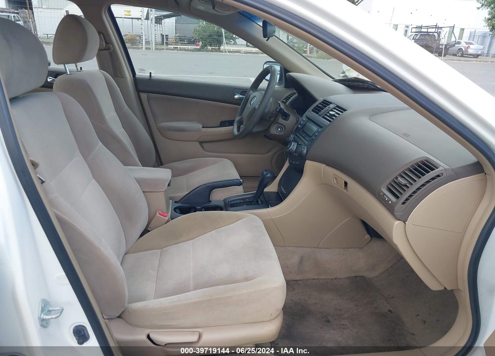 2004 HONDA ACCORD 2.4 LX VIN: JHMCM56374C025724