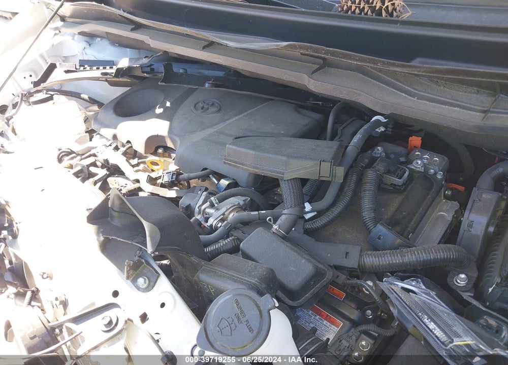 2024 TOYOTA SIENNA XLE VIN: 5TDJRKEC9RS182395