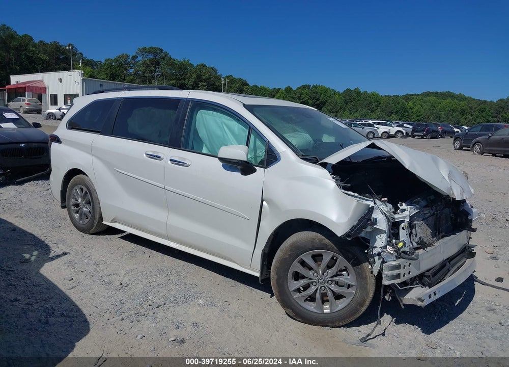 2024 TOYOTA SIENNA XLE VIN: 5TDJRKEC9RS182395